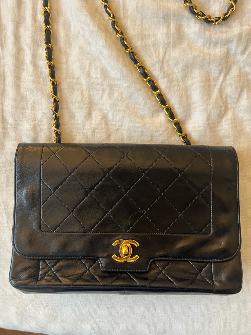 Chanel Diana Quilted Black Leather Shoulder Bag with Gold Chain - Picture 2 of 15